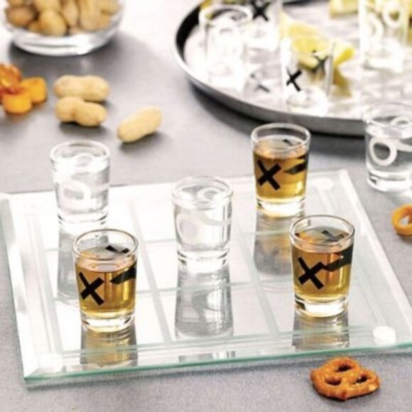 Tic Tac Toe Shot Glasses drinking game Set of 5 new in Box - Picture 3 of 3
